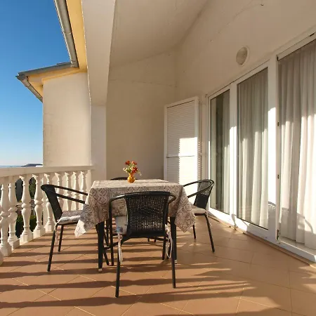 Mira 1978 Apartman *