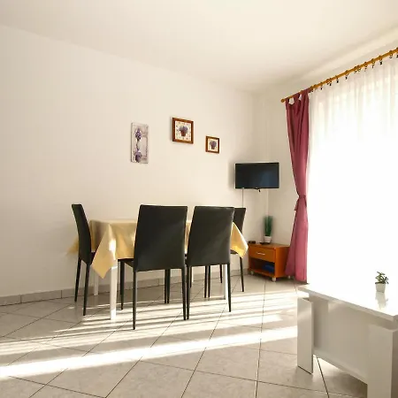 Mira 1978 Apartment
