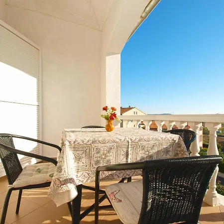 Mira 1978 Apartment Porec